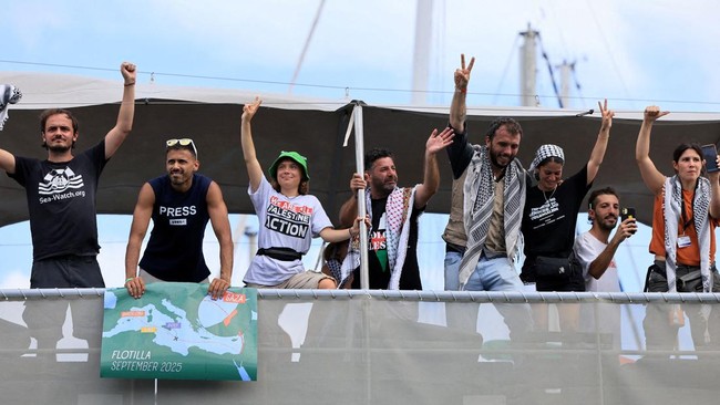 Pantang Menyerah, Greta Thunberg Berlayar Lagi ke Gaza Bawa Bantuan Greta Thunberg kembali berlayar bersama sejumlah kapal ke Gaza bawa bantuan kemanusiaan.