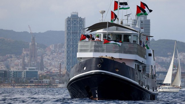 Kapal Bawa Bantuan Gaza Diserang Drone di Tunisia, Dek Terbakar Salah satu kapal armada Global Sumud Flotilla nan menuju Gaza diduga diserang drone hingga dek utama terbakar.