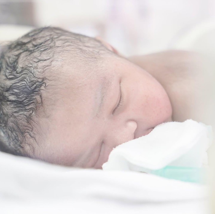 <p>Nama anak ketiga Kimmy ini memiliki arti yang indah lho. Apa artinya? "Henry berarti: pemimpin yang kuat. Benjamin melambangkan berkah dan putra tangan kanan (<em>son of the right hand</em>). Dalam banyak tradisi, "tangan kanan" melambangkan kehormatan dan kekuatan," ungkap Kimmy. (Foto: Instagram @kimmyjayanti)</p>