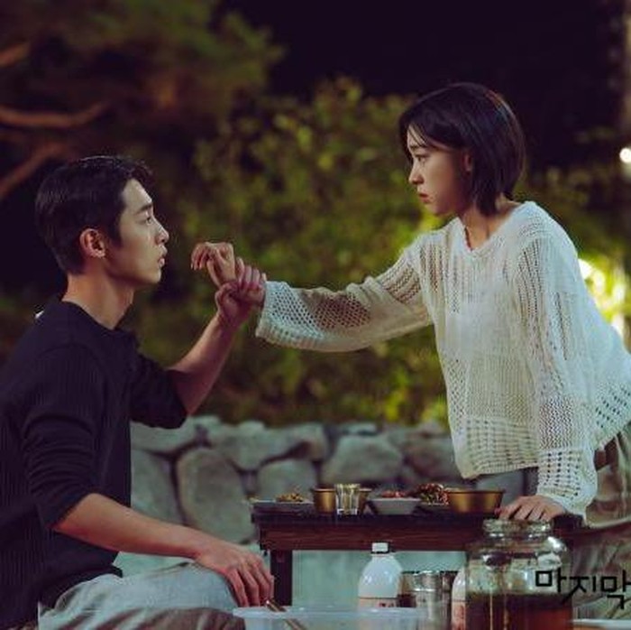 Tidak hanya Lee Jae Wook dan Choi Sung Eun yang menghidupkan drama Last Summer, berbagai pemeran yang mengesankan turut menambah keseruan drama berkat penampilan mereka yang kuat.