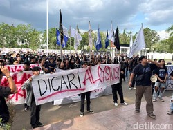 Ratusan Mahasiswa FISIP Untan Datangi DPRD Kalbar: Kami Cari Aloysius!