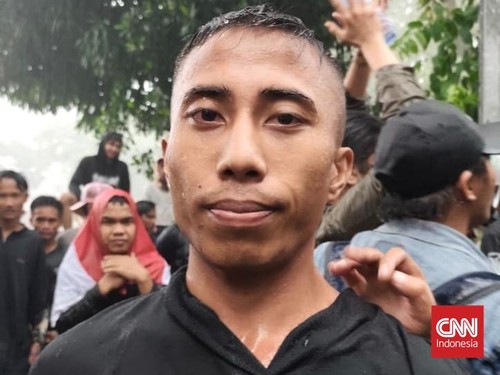 Pria Ngaku TNI Diduga Provokasi Massa Aksi Serang DPRDSumut