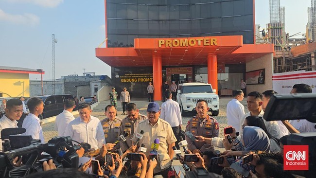 Prabowo Mengaku Dapat Laporan Ada Truk Bawa Petasan Diduga untuk Demo Presiden Prabowo mengaku dilaporkan ada truk pengangkut petasan untuk kericuhan dalam demonstrasi. Ia menilai aksi tersebut melenceng dari nilai demokrasi.