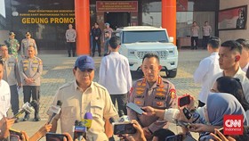 Prabowo Jenguk Polisi dan Warga yang Terluka Imbas Demo di RS Polri