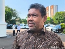 Bos-bos Buruh Merapat ke Istana, Ada Apa?