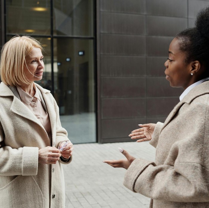 Sering menganggap perasaan orang lain lebay atau terlalu sensitif (Tanda kurang empati/Foto: pexels.com/August de Richelieu)