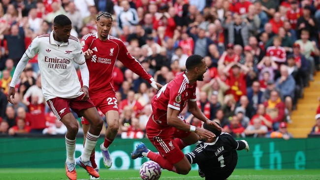 Liverpool Hajar Arsenal, Hubner dan Verdonk Tukar Jersey Liverpool mengalahkan Arsenal di Liga Inggris dan Justin Hubner bertukar jersey dengan Calvin Verdonk jadi berita terpopuler olahraga.