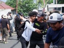 16 Orang Diamankan Buntut Demo Ricuh di Depan DPRD Ternate, Ada 2 Siswa
