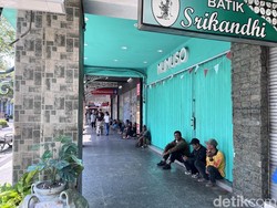 Suasana Malioboro Siang Ini: Sejumlah Toko Tutup Antisipasi Aksi di DPRD DIY