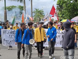 Tuntutan Mahasiswa Demo di DPRD Riau: Bebaskan Khariq Anhar-Reformasi DPR