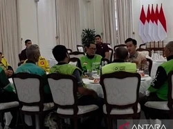 Gibran dan Driver Ojol Duduk Bersama di Istana Wapres