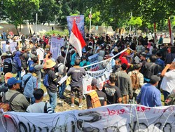 Video Warga Pati Geruduk KPK Desak Bupati Sudewo Jadi Tersangka