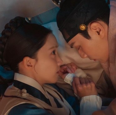 Muat Adegan Ciuman Yoona dan Lee Chae Min, Segini Rating 'Bon Appetit, Your Majesty'