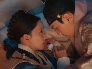 img-title Muat Adegan Ciuman Yoona dan Lee Chae Min, Segini Rating 'Bon Appetit, Your Majesty'