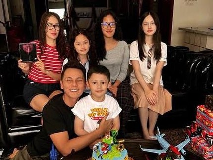 5 Potret Ultah ke-5 Saka Anak Ussy Sulistiawaty dan Andhika Pratama, Dirayakan Sederhana Di Rumah