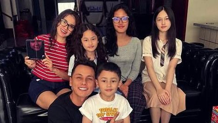 5 Potret Ultah ke-5 Saka Anak Ussy Sulistiawaty dan Andhika Pratama 5 Potret Ultah ke-5 Saka Anak Ussy Sulistiawaty dan Andhika Pratama