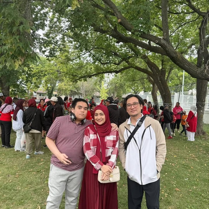 <p>Cindy Fatikasari diketahui pindah ke Kanada sejak akhir 2024. Cindy dan suaminya, Teuku Firmansyah meninggalkan Tanah Air demi mendukung anaknya. Ia memboyong anak kembarnya untuk menetap di Kanada. (Foto: Instagram@cindyfatikasari18)</p>