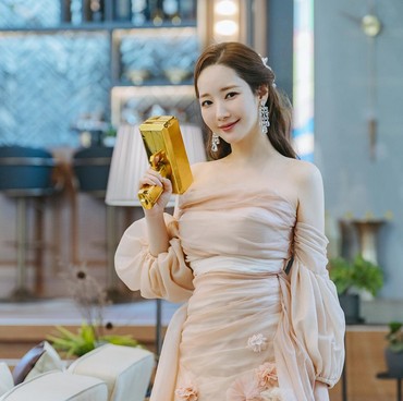 Sinopsis Drama Korea 'Confidence Queen' Park Min-young Jadi Penipu Ulung