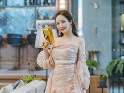Sinopsis Drama Korea 'Confidence Queen' Park Min-young Jadi Penipu Ulung