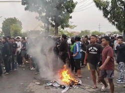4 Pemuda Diamankan Usai Demo Ricuh di DPRD Kota Madiun