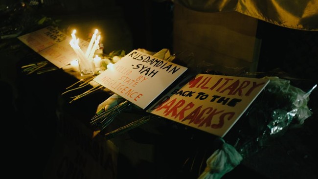 Diaspora Indonesia di New York, AS, hingga Melbourne, Australia, menggelar long march sebagai solidaritas atas demo yang berlangsung sepekan terakhir di RI.