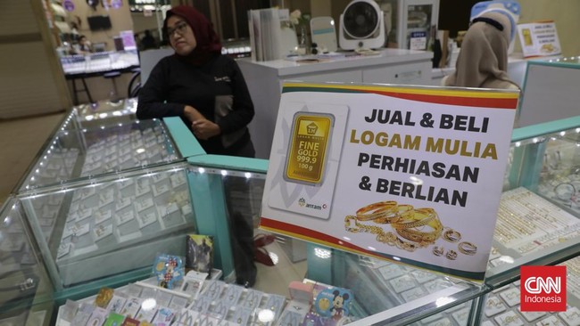 Harga Emas Hari Ini Tembus Rp2,6 Juta, Pecah Rekor Beruntun Harga emas hari ini (15/10) kembali memecahkan rekor. Logam mulia buatan Antam dijual Rp2.622.000 per gram di situs Sahabat Pegadaian.