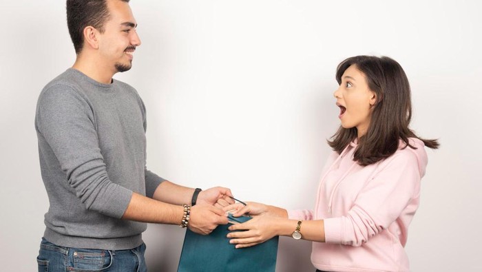 Gebetan hanya memperlakukanmu sebagai teman, layaknya teman-teman yang lain. Mereka tidak menganggapmu sebagai sosok istimewa/Foto: Freepik/ Azerbaijan_Stockers