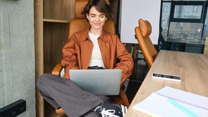 4 Zodiak yang Paling Jago Ubah Hobi jadi Side Hustle, Cuan Melimpah!