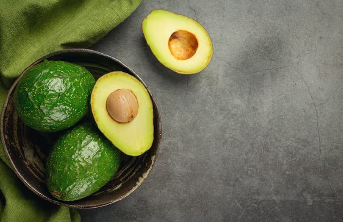 Alpukat dapat bantu cegah risiko kanker. Alpukat bisa kurangi peradangan di saluran pencernaan. /Foto: freepik.com/jcomp