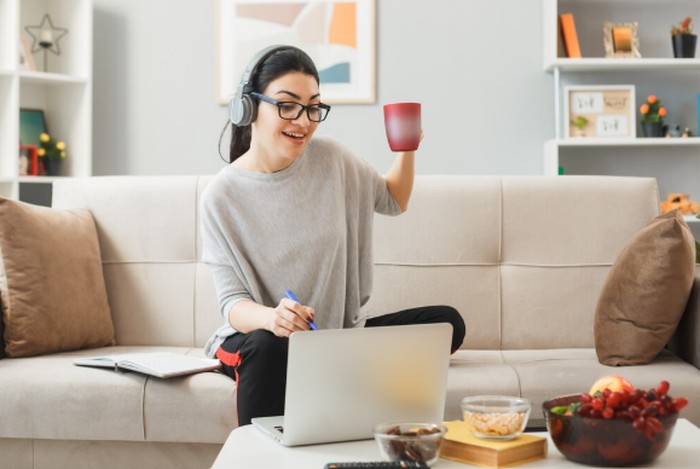 Aquarius jago ubah hobi jadi side hustle. Mereka inovatif dan berpikiran terbuka/Foto: freepik.com/stockking