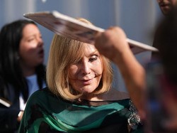 Aktris Legendaris Kim Novak Raih Penghargaan, Wajahnya Bikin Publik Terkejut