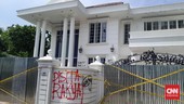 Rumah Uya Kuya Jadi Spot Foto Usai Dijarah, Rumah Eko Dijaga Ketat