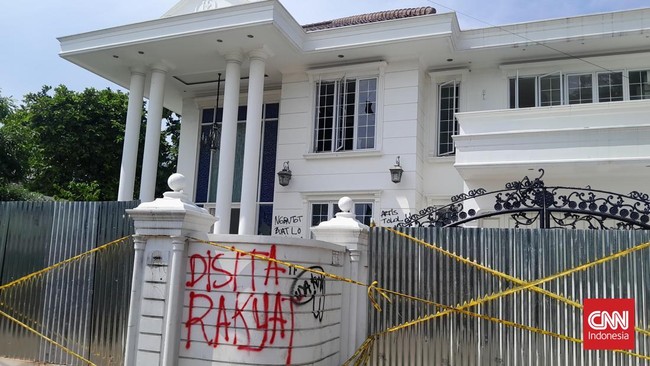 Rumah anggota DPR RI asal PAN Uya Kuya hingga Eko Patrio digeruduk hingga dijarah pada Sabtu (30/8) lalu.