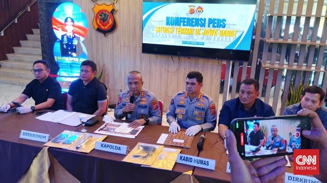 Masih Bisa Dibina, Ratusan Mahasiswa Dibebaskan dari Polda Jabar Polda Jawa Barat membebaskan ratusan mahasiswa yang terlibat aksi unjuk rasa di Kota Bandung.