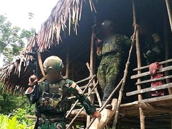 Marinir Kuasai 5 Markas OPM di Maybrat, Senpi Rakitan-Busur Panah Disita