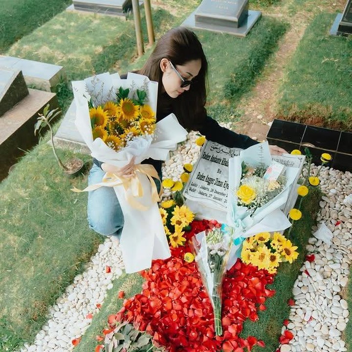 <p>Dalam unggahannya di Instagram, Tamara menyapa penuh kasih lewat tulisan sederhananya, Bunda. "<em>Assalamualaikum</em> anak ganteng," tulis Tamara, Senin (01/09/2025). (Foto: Instagram @tamaratyasmara)</p>