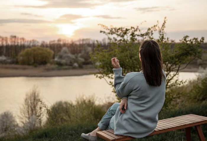 Orang dengan empati tinggi sering merasa kewalahan. Oleh karena itu mereka butuh mengisi energi/Foto: freepik.com/pvproductions