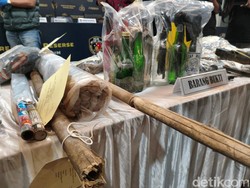 Deretan Barang Bukti Selama Aksi Ricuh di Jakarta: Batu-Bom Molotov