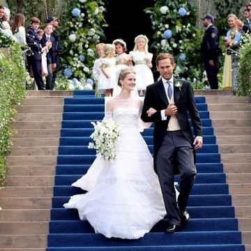 Gaun Pernikahan Putri Marie Caroline dari Liechtenstein, Pakai Habsburg Fringe Tiara Bersejarah