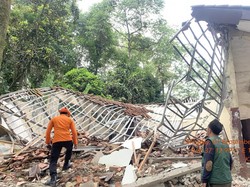 Ruang Kelas SD di Nanggung Bogor Ambruk, Siswa Belajar di Majelis Taklim