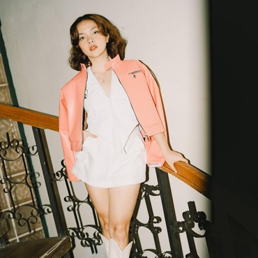 Lirik Lagu Wanita - Tarrarin