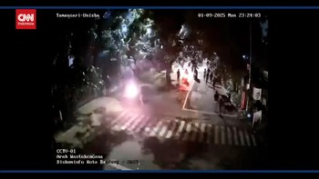 VIDEO: Ricuh Tamansari, Gas Air Mata Ditembakkan ke Area Unisba-Unpas