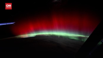 VIDEO: Penampakan Aurora Merah Langka dari Luar Angkasa