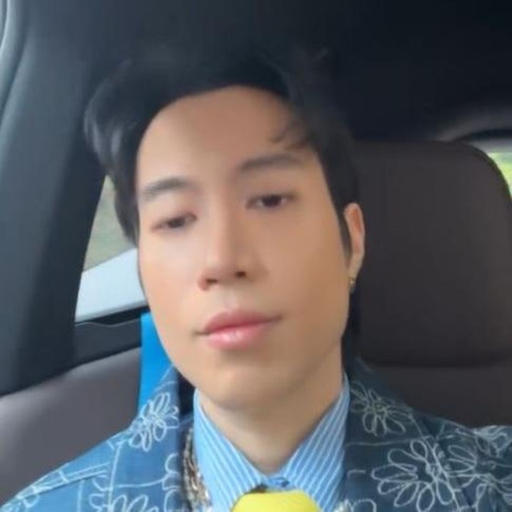 <p>Penyanyi Vidi Aldiano tengah menjalani menjalani pengobatan kemoterapi untuk kanker ginjal yang sudah diidapnya sejak 2019. Baru-baru ini, Vidi curhat tentang perubahan yang terjadi pada tubuhnya diduga efek dari obat kemoterapi, Bunda. (Foto: Instagram @vidialdiano)</p>
