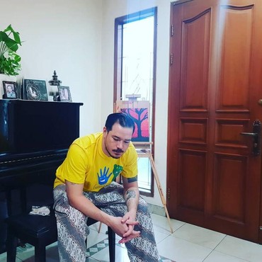 Jadi Korban Salah Sasaran, 7 Potret Zack Lee Eks Suami Nafa Urbach Syok Rumah Dijarah Massa