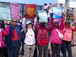 Video: Aksi Massa Perempuan di DPR, Bawa Foto Korban Tewas Imbas Demo