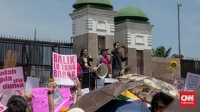 Aksi Damai Piknik Rakyat di Depan DPR, Tagih 17+8 Tuntutan