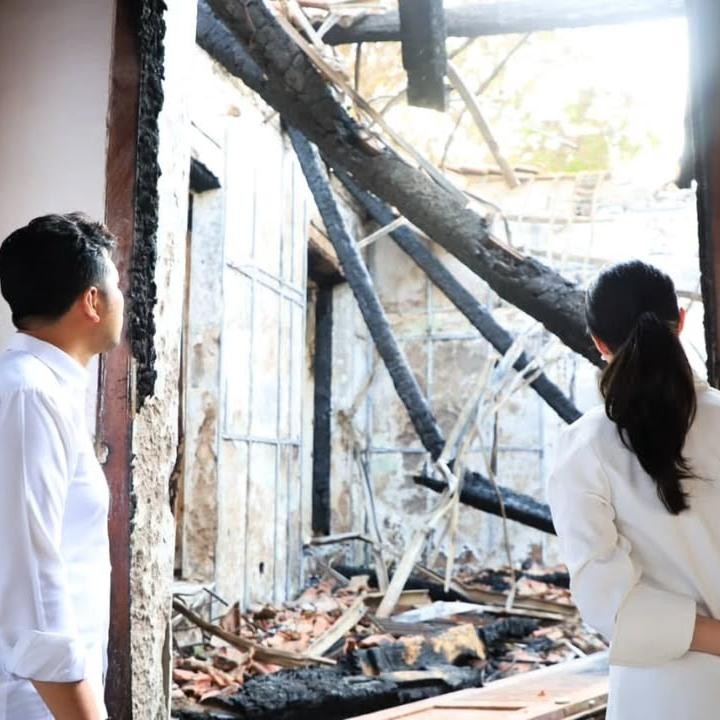 <p>Dalam <em>postingan</em> ini, Arumi juga menuliskan <em>caption</em> menyentuh sebagai bentuk dukungan untuk suaminya. "Sabar dan tetap semangat sayang," tulisnya. (Foto: Instagram @arumibachsin_94)</p>