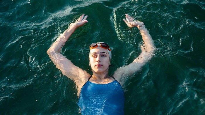 Berenang adalah jenis latihan untuk membakar lebih banyak kalori/Foto: Freepik