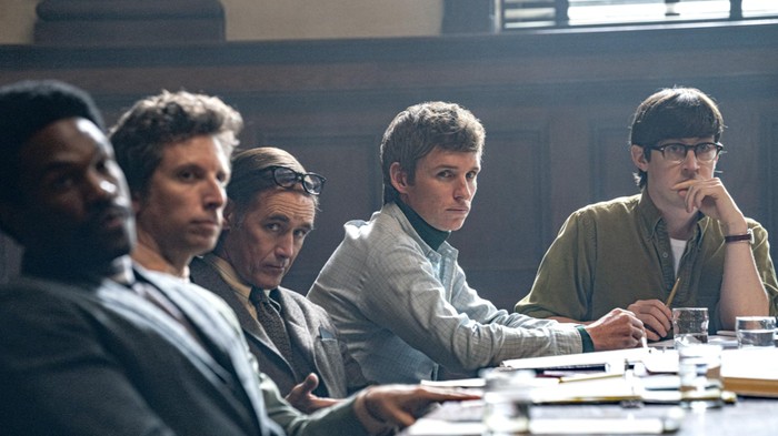 Film The Trial of the Chicago menggambarkan kisah para demonstran untuk mendapat keadilan atas tuduhan konspirasi./ Foto: IMDb.com